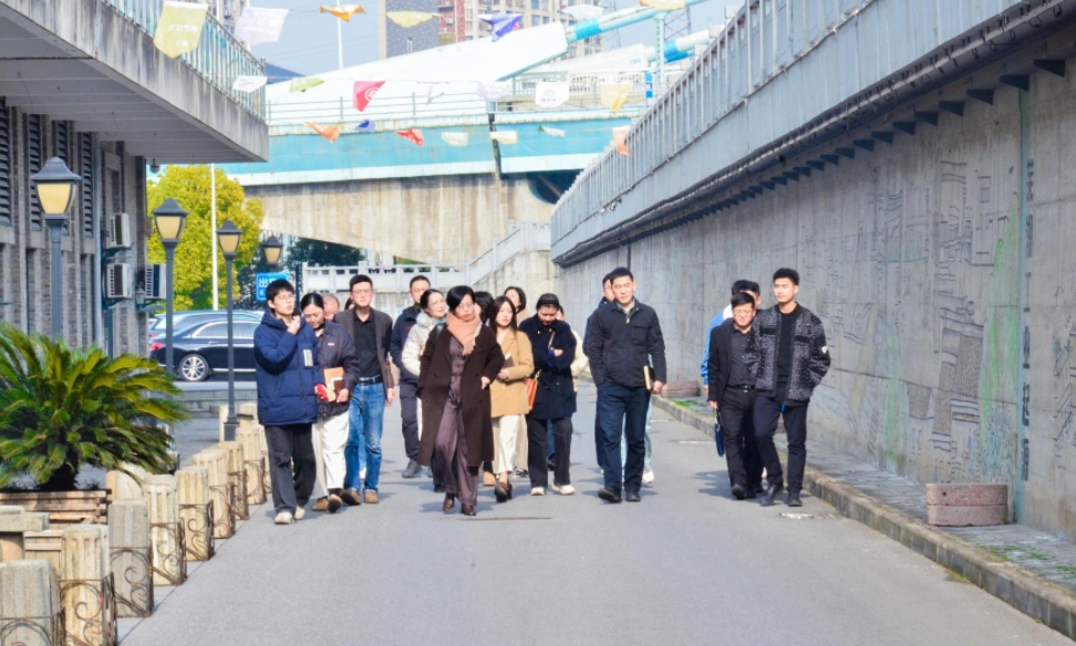 “走進(jìn)園區(qū)，共享未來(lái)”鏡湖區(qū)高層次人才服務(wù)企業(yè)雙向促進(jìn)對(duì)接交流活動(dòng)在園舉辦